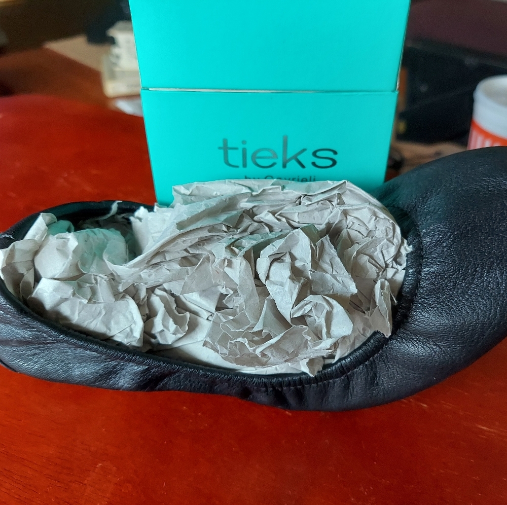 Tieks flats